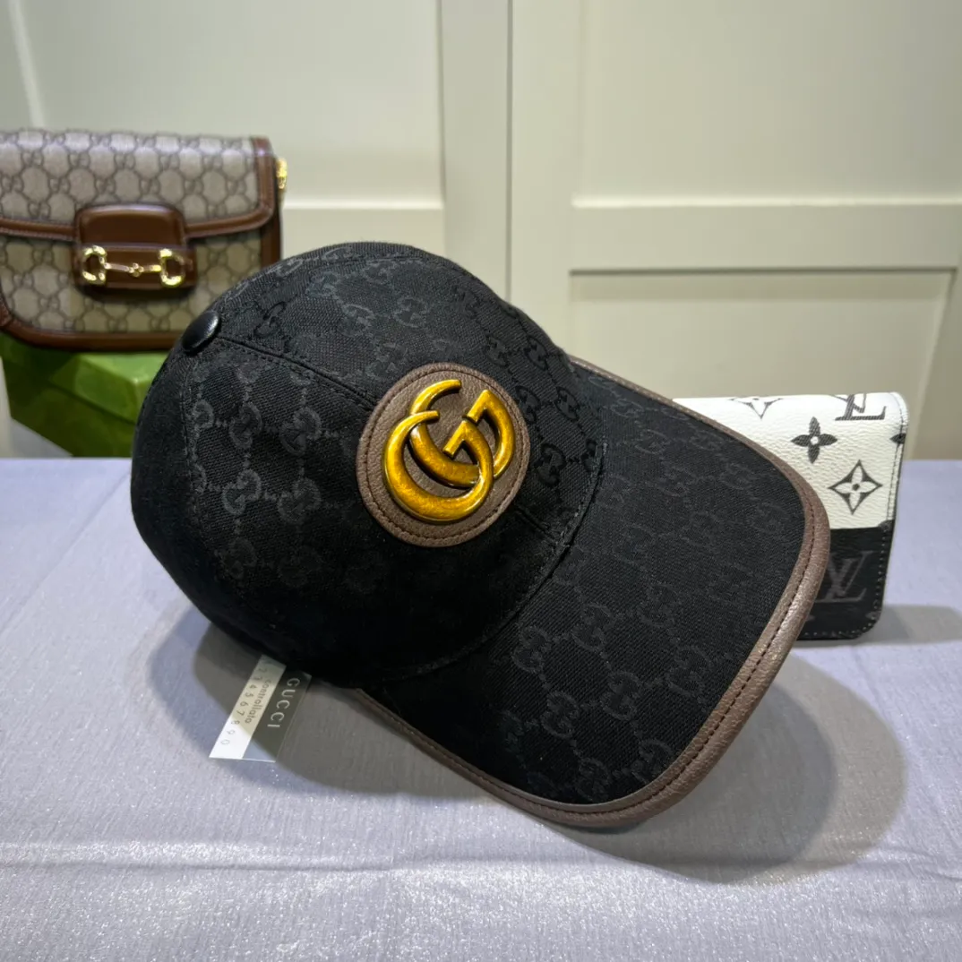 P80💰A classic model for thousands of years! Gucci (Gucci) classic original baseball cap 😍😍 1:1 mold opening and customization at the counter, original canvas fabric with hardware + first layer of cowhide, light and breathable! Photographed in real life, suitable for men and women in all seasons, basic head circumference 56cm, adjustable patches.