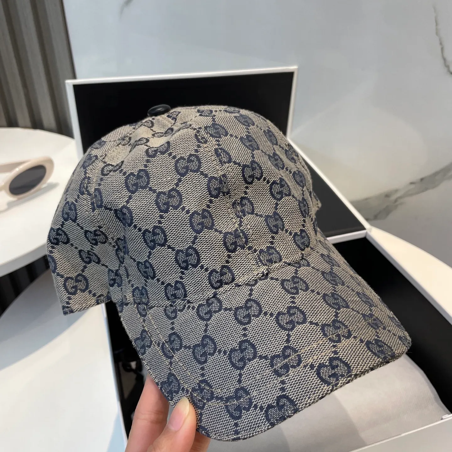 P60 Gucci (Gucci) classic original baseball cap😍Customized with 1:1 mold opening at the counter, the highest version, the original canvas is light and breathable! Photographed in real life, suitable for men and women in all seasons, basic head circumference 56cm, adjustable patches.