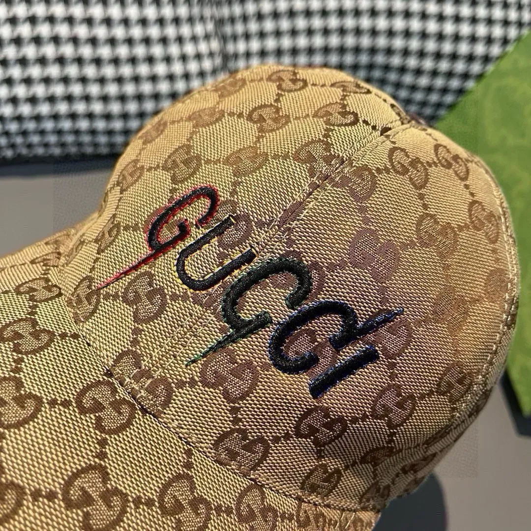 Batch 90, Gucci (Gucci) new original baseball cap, artistic word embroidery, 1:1 mold customization, heavy embroidery, details comparable to counters, original canvas + first-layer cowhide, pure cotton lining, great quality! The first choice for handsome men and beautiful women, fashionable and versatile. Basic head circumference 56, adjustable patch