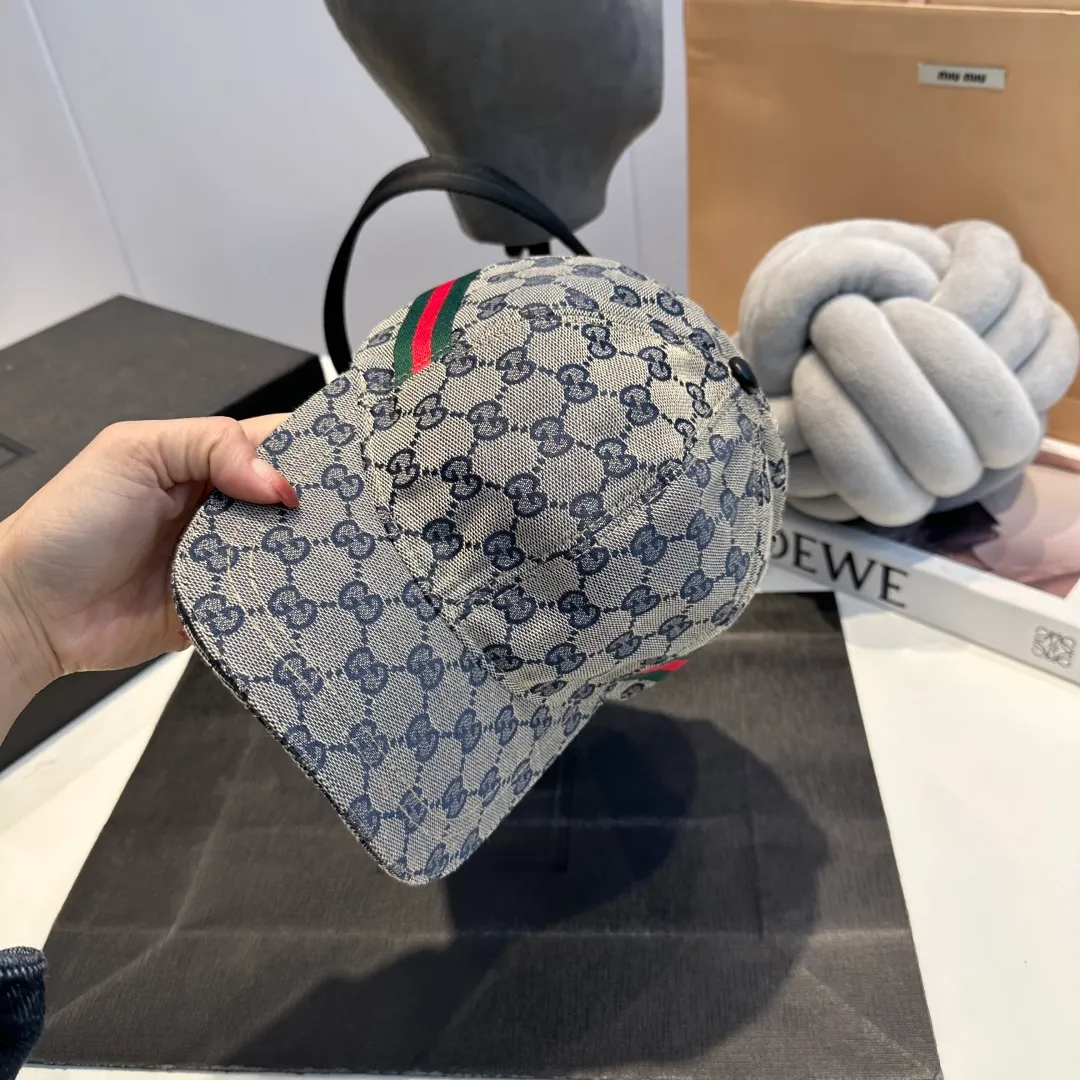 P60 Gucci (Gucci) classic original baseball cap😍Customized with 1:1 mold opening at the counter, the highest version, the original canvas is light and breathable! Photographed in real life, suitable for men and women in all seasons, basic head circumference 56cm, adjustable patches.