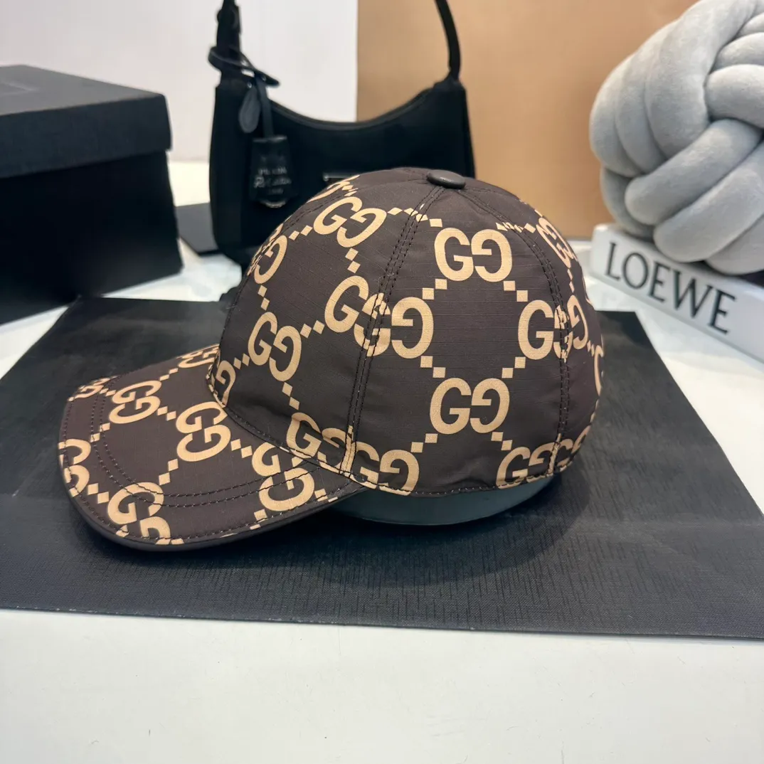 P80 Gucci (Gucci) new spring and summer original baseball cap, logo webbing, 1:1 mold customization, original canvas fabric + first-layer cowhide, popular purchasing agent, versatile style for men and women, great quality! Basic head circumference 56, adjustable patch