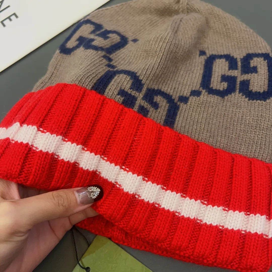 Special batch of 90 Gucci-new towel knitted woolen hat. The hot-selling knitted hat at the counter, super beautiful gg letters. Highly elastic knitted fabric, babies of any head shape can wear it with their eyes closed.