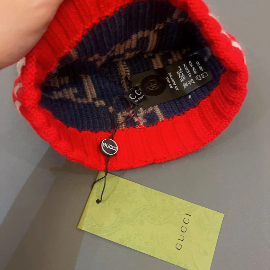Special batch of 90 Gucci-new towel knitted woolen hat. The hot-selling knitted hat at the counter, super beautiful gg letters. Highly elastic knitted fabric, babies of any head shape can wear it with their eyes closed.