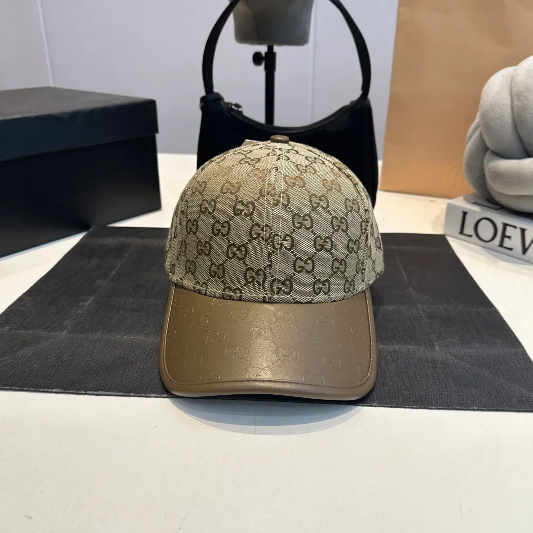 P56 Gucci Baseball Cap♥️GUCCI🧢New product from the official website, baseball cap, original quality, hot arrival 🔥🎩 The craftsmanship is very exquisite, high-end and classy! Low-key luxury, easy to carry! Running volume!