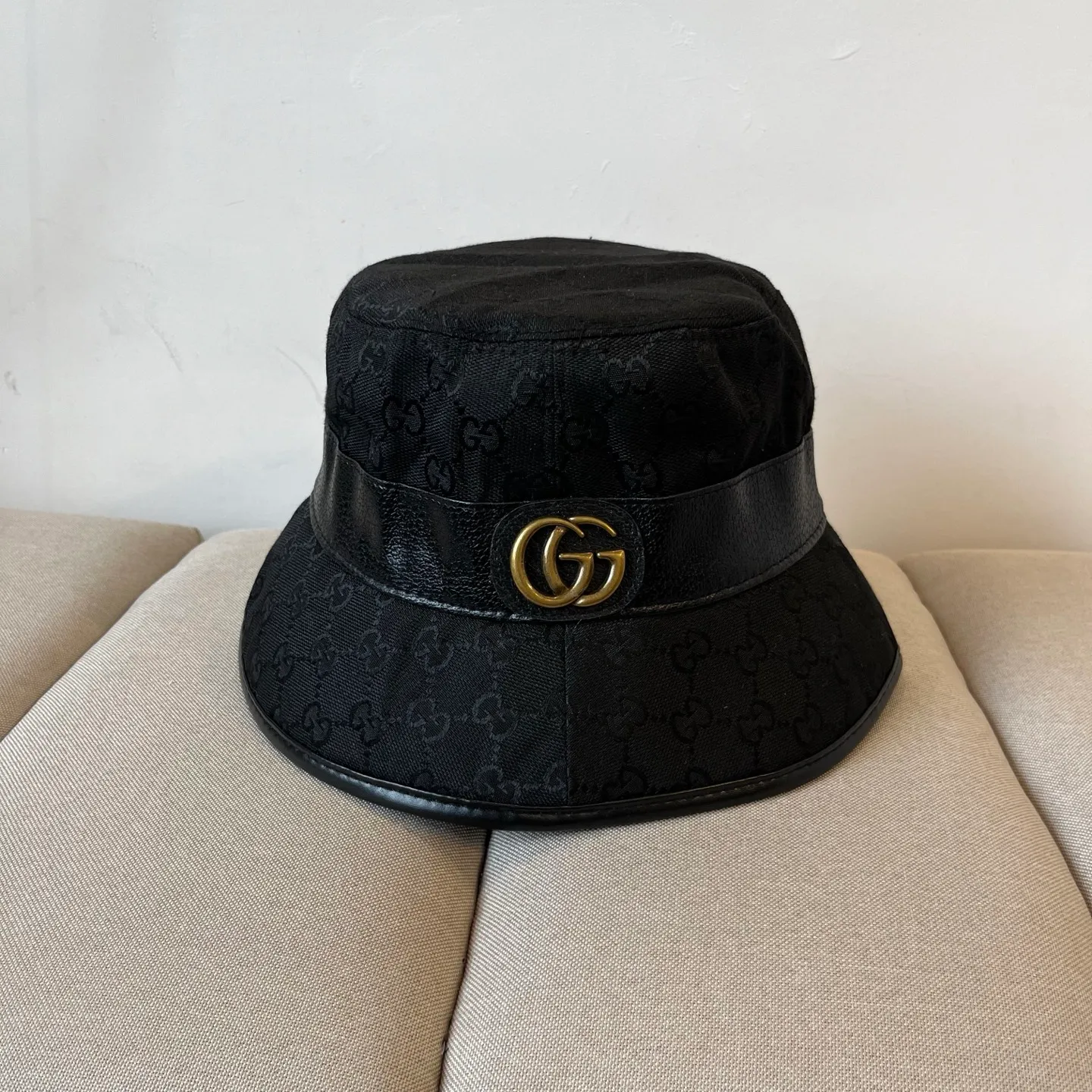 P70 Gucci bucket hat♥️GUCCI🧢New product from the official website, baseball cap, original quality, very popular 🔥🎩 The craftsmanship is very exquisite, high-end and classy! Low-key luxury, easy to carry! Running volume!