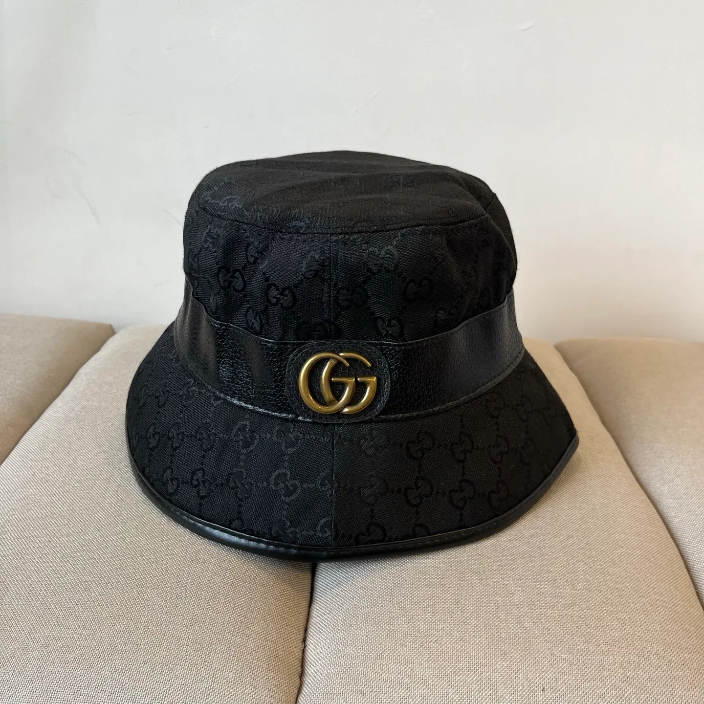 P70 Gucci bucket hat♥️GUCCI🧢New product from the official website, baseball cap, original quality, very popular 🔥🎩 The craftsmanship is very exquisite, high-end and classy! Low-key luxury, easy to carry! Running volume!