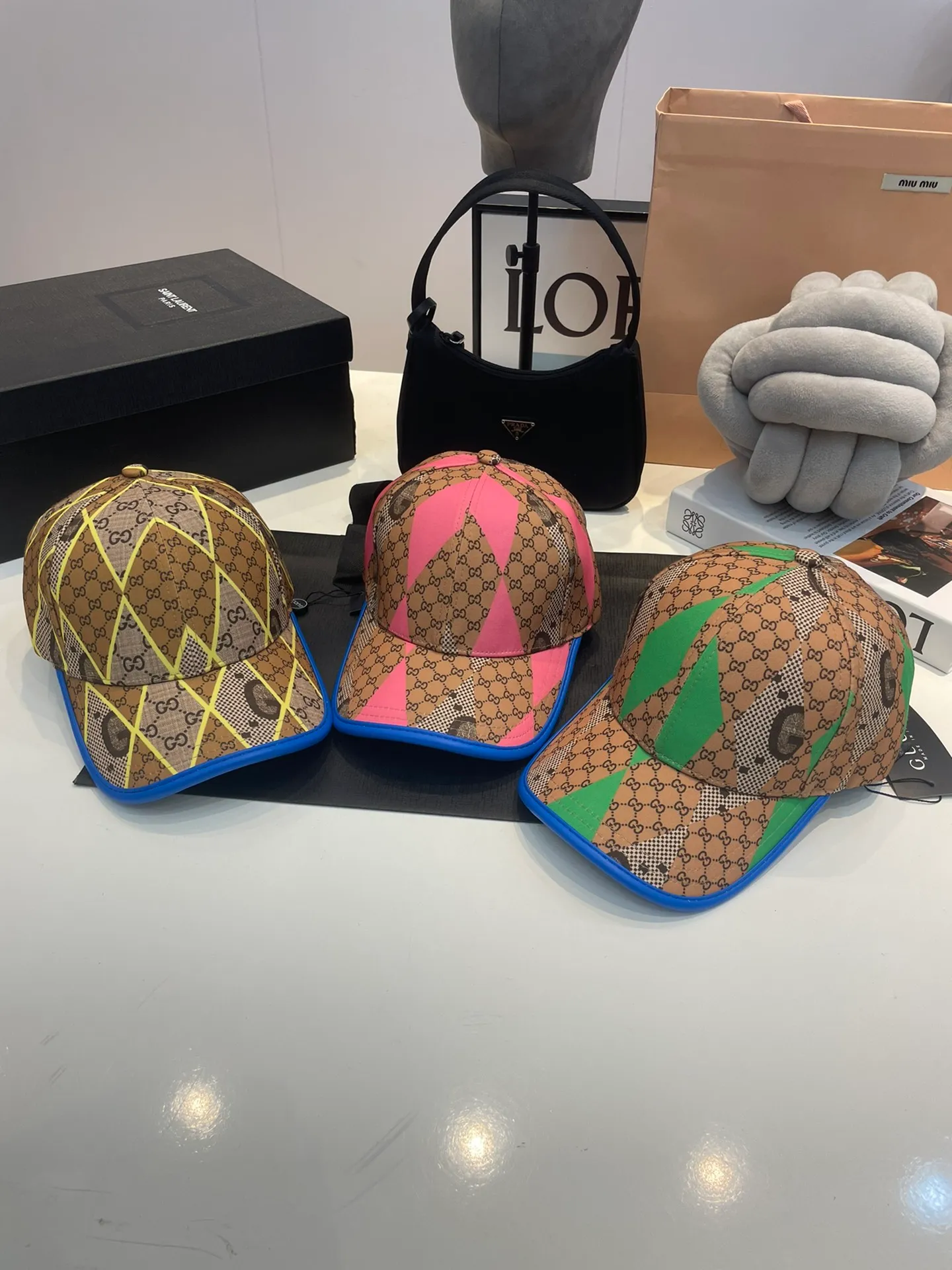P60 Gucci Baseball Cap♥️GUCCI🧢New product from the official website, baseball cap, original quality, very popular 🔥🎩 The craftsmanship is very exquisite, high-end and classy! Low-key luxury, easy to carry! Running volume
