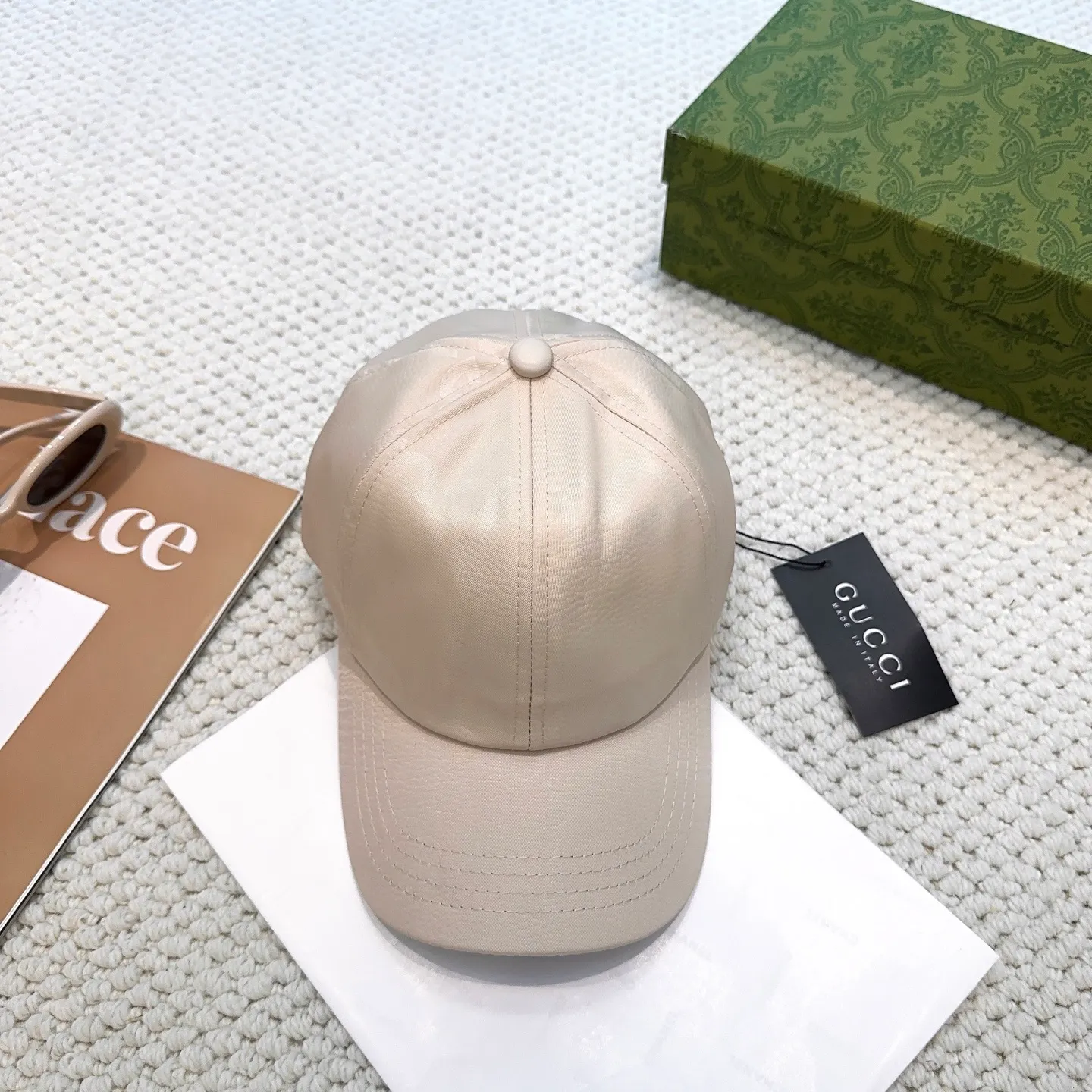 P66 original quality GUCCI Gucci baseball cap🧢Official website new product Gucci baseball cap🧢hot coming. The craftsmanship is very exquisite, high-end and classy! Low-key luxury, easy to carry! Running volume!