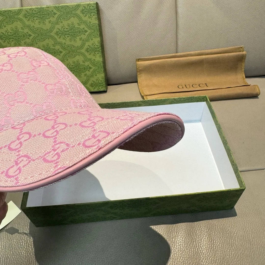 P90., Gucci (Gucci) new original baseball cap, metal small double G, the latest model at the counter, 1:1 mold customization, genuine mold hardware, original canvas fabric + first-layer cowhide, original quality! The quality is great, the basic head circumference is 56cm, and the patch is adjustable.