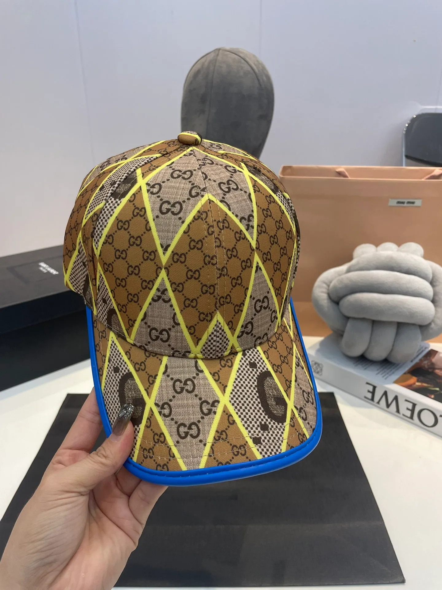 P60 Gucci Baseball Cap♥️GUCCI🧢New product from the official website, baseball cap, original quality, very popular 🔥🎩 The craftsmanship is very exquisite, high-end and classy! Low-key luxury, easy to carry! Running volume