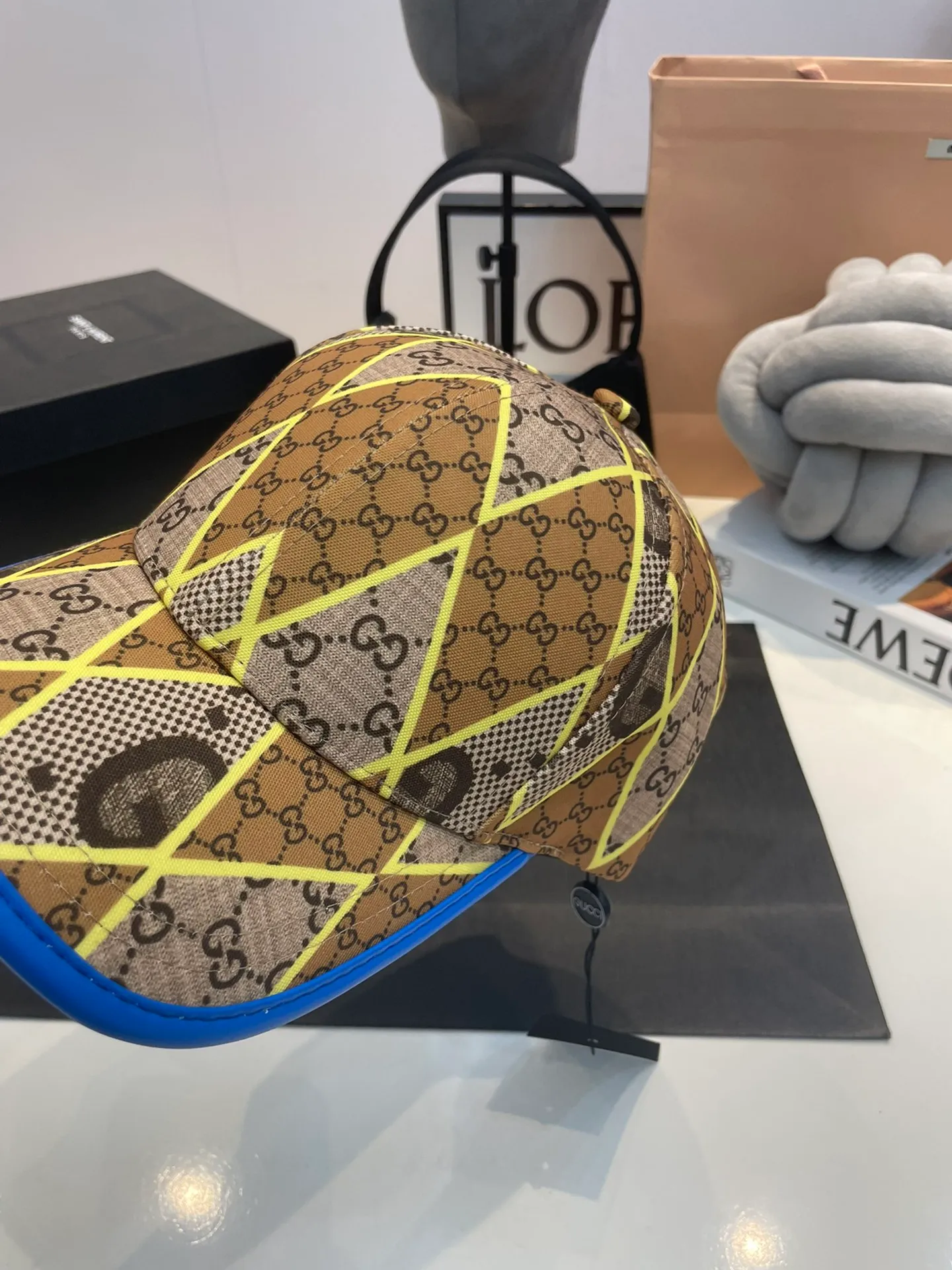 P60 Gucci Baseball Cap♥️GUCCI🧢New product from the official website, baseball cap, original quality, very popular 🔥🎩 The craftsmanship is very exquisite, high-end and classy! Low-key luxury, easy to carry! Running volume
