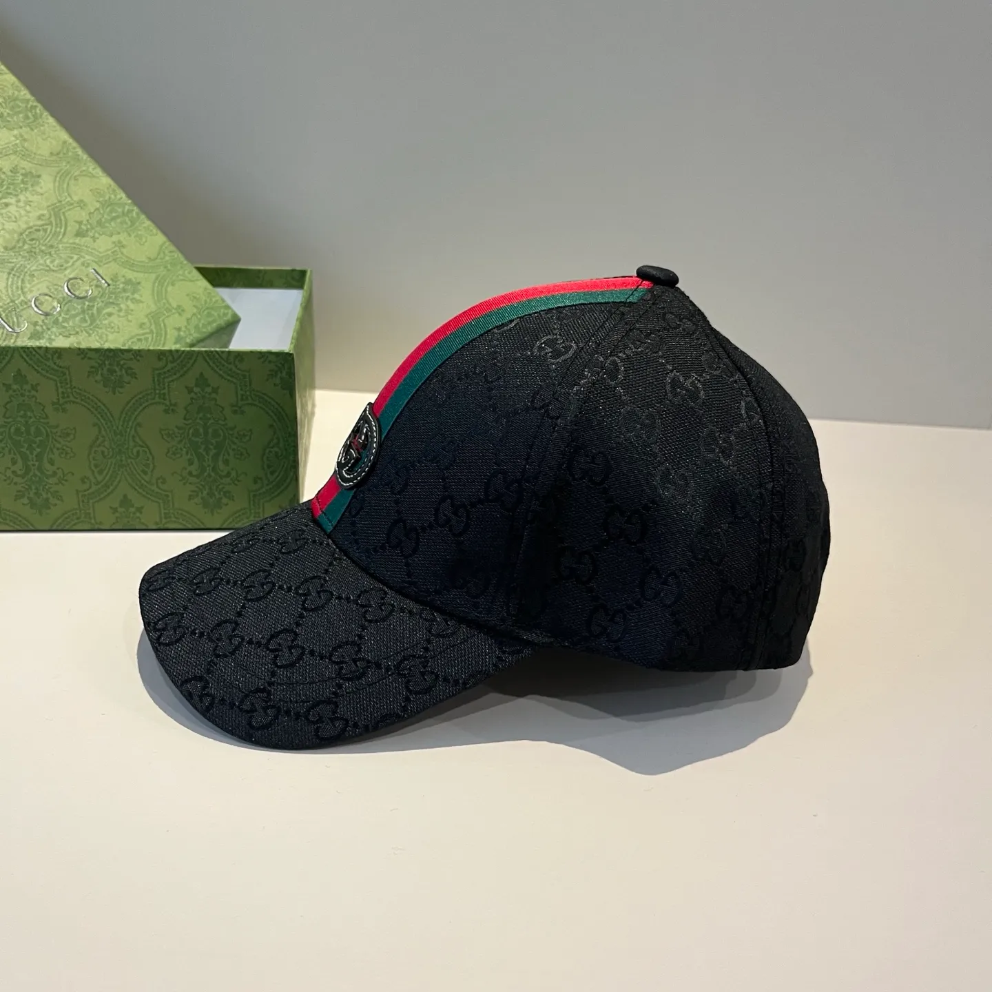 P60 Gucci Baseball Cap♥️GUCCI🧢New product from the official website, baseball cap, original quality, very popular 🔥🎩 The craftsmanship is very exquisite, high-end and classy! Low-key luxury, easy to carry! Running volume!