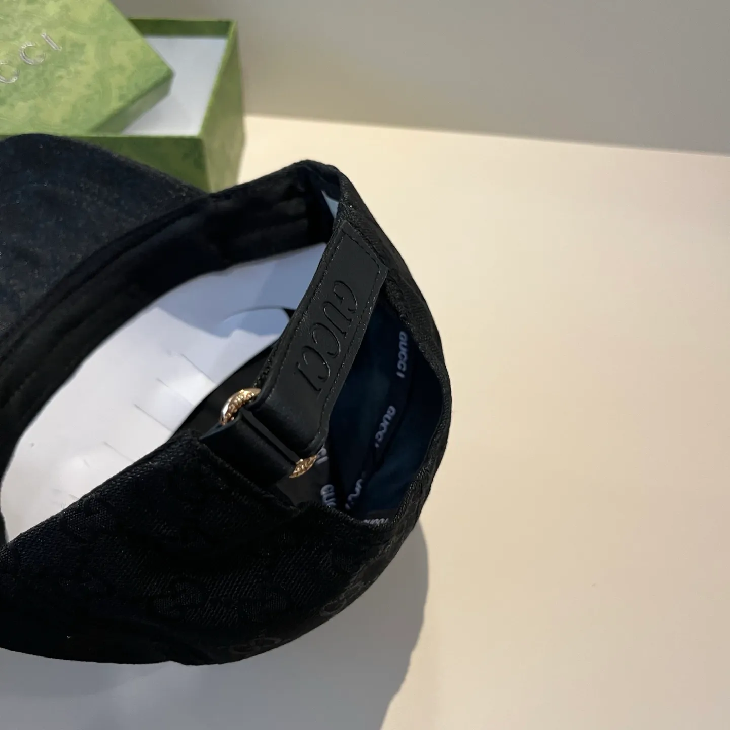 P60 Gucci Baseball Cap♥️GUCCI🧢New product from the official website, baseball cap, original quality, very popular 🔥🎩 The craftsmanship is very exquisite, high-end and classy! Low-key luxury, easy to carry! Running volume!