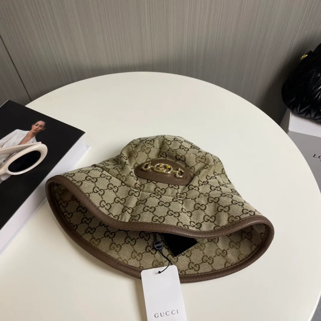 P56 original quality GUCCI Gucci bucket hat 👒 The new official website Gucci bucket hat is coming. The craftsmanship is very exquisite, the high-end atmosphere is high-end! Low-key luxury, easy to carry! Running volume!