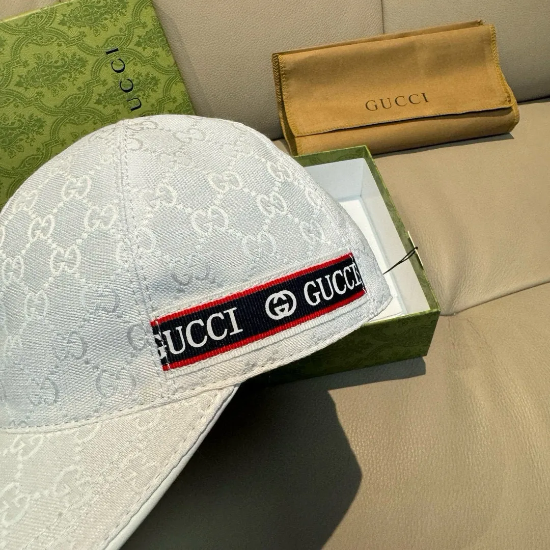 p90., Gucci's new original baseball cap, logo webbing, 1:1 mold opening and customization at the counter, original canvas fabric + first-layer cowhide, light and breathable! The basic head circumference is 56cm, and the patch is adjustable.