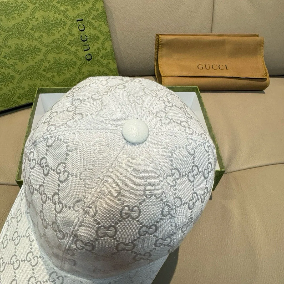 p90., Gucci's new original baseball cap, logo webbing, 1:1 mold opening and customization at the counter, original canvas fabric + first-layer cowhide, light and breathable! The basic head circumference is 56cm, and the patch is adjustable.