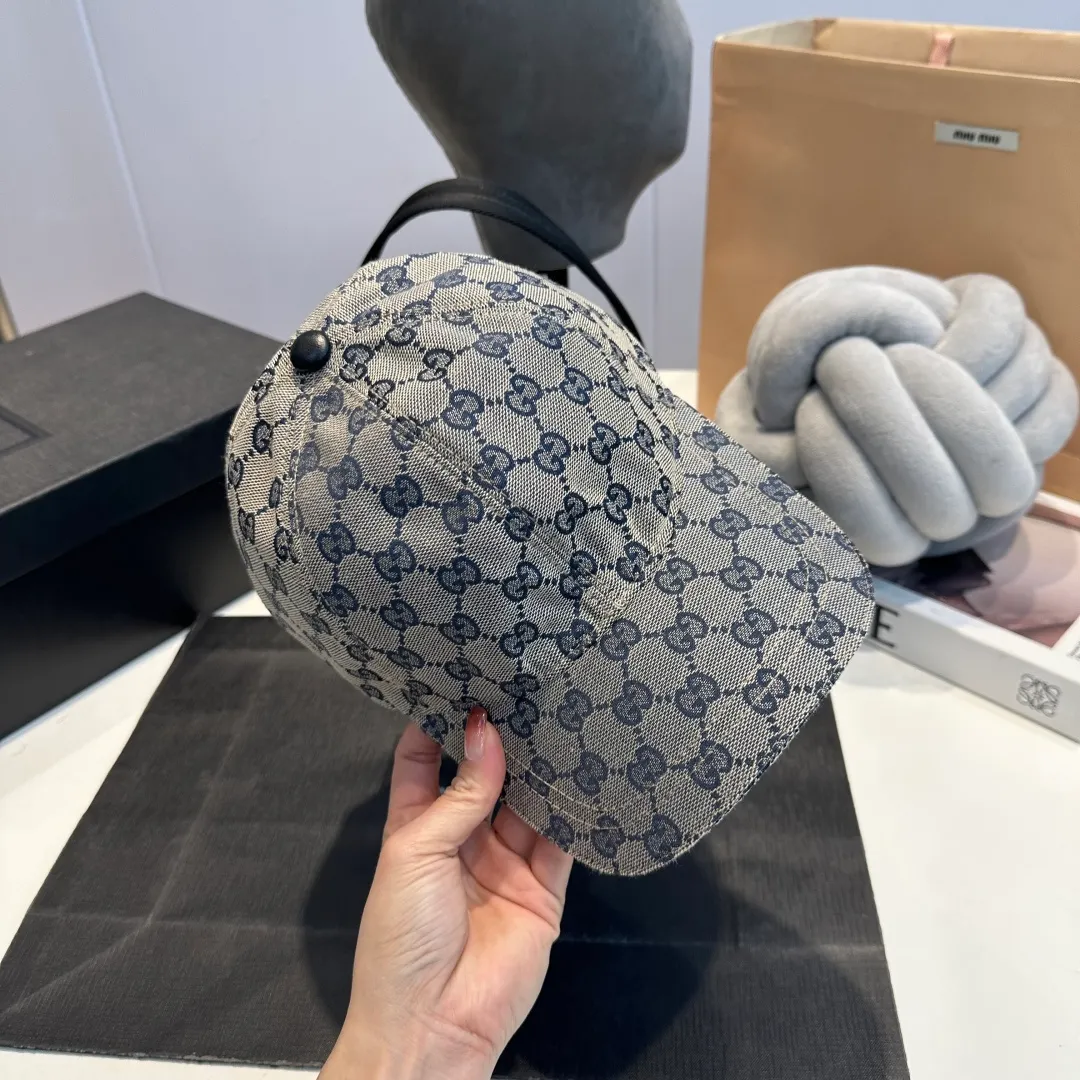 P60 Gucci (Gucci) classic original baseball cap😍Customized with 1:1 mold opening at the counter, the highest version, the original canvas is light and breathable! Photographed in real life, suitable for men and women in all seasons, basic head circumference 56cm, adjustable patches.