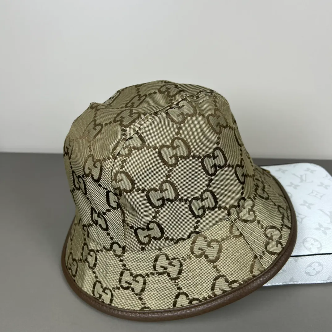 50💰GUCCI Gucci bucket hat👒The new Gucci fisherman hat from the official website is coming. The craftsmanship is very exquisite, and it is high-end and classy! Low-key luxury, easy to carry! Running volume!