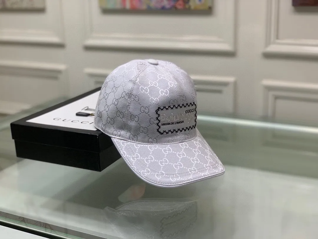🉐130 new models shipped Gucci (Gucci) new original baseball cap, heavy embroidery, 1:1 mold customization, details comparable to counters, original canvas + first-layer cowhide, pure cotton lining, great quality! The first choice for handsome men and beautiful women, fashionable and versatile. Basic head circumference 56, adjustable patch