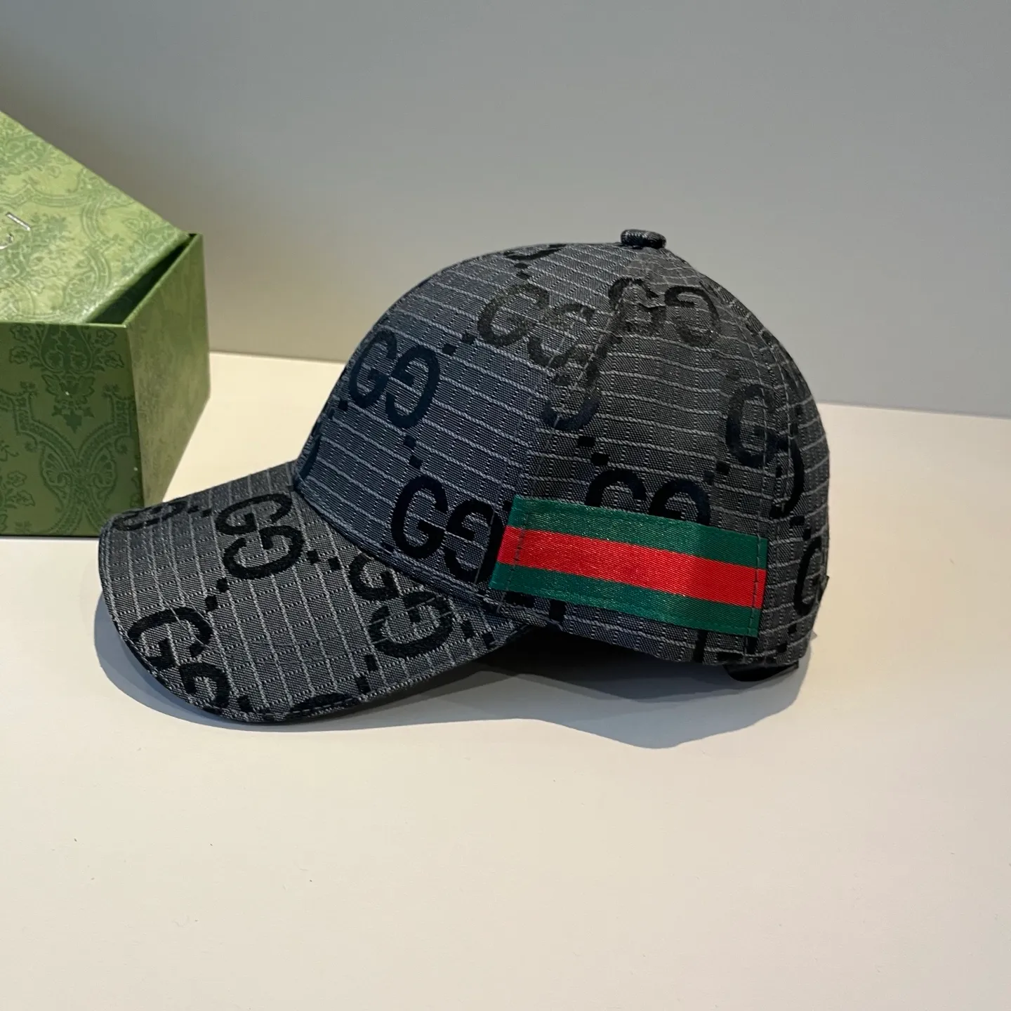 P60 Gucci Baseball Cap♥️GUCCI🧢New product from the official website, baseball cap, original quality, very popular 🔥🎩 The craftsmanship is very exquisite, high-end and classy! Low-key luxury, easy to carry! Running volume!