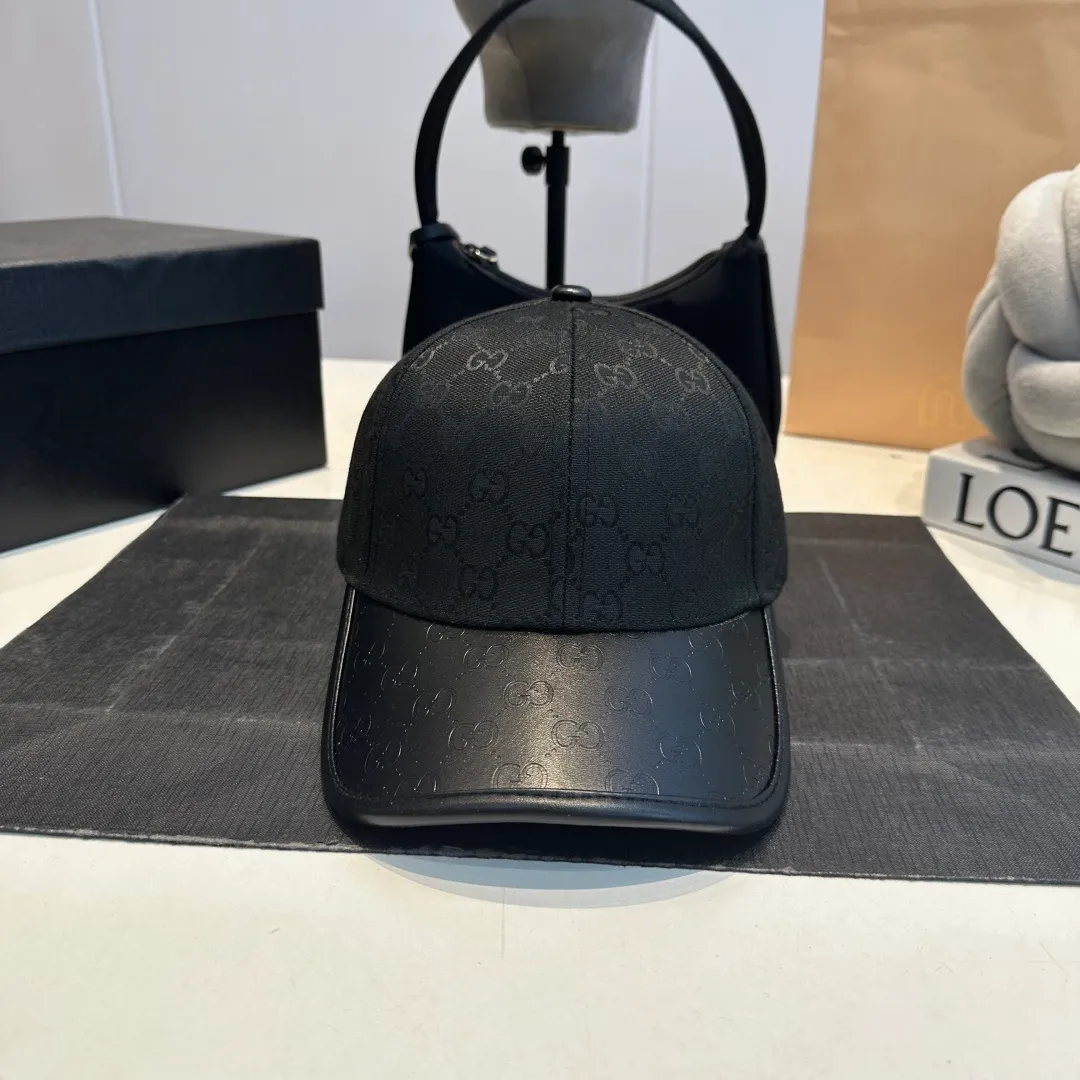 P56 Gucci Baseball Cap♥️GUCCI🧢New product from the official website, baseball cap, original quality, hot arrival 🔥🎩 The craftsmanship is very exquisite, high-end and classy! Low-key luxury, easy to carry! Running volume!