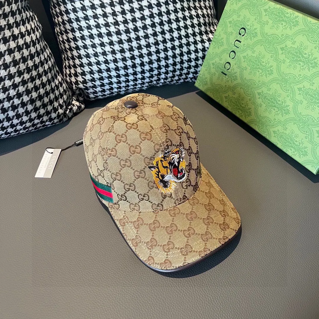 🉐️90 Comes with box bag, Gucci's new original baseball cap, tiger head embroidery, 1:1 mold customization, heavy embroidery, details comparable to those at the counter, original canvas fabric + first layer cowhide, great quality! The first choice for handsome men and beautiful women, fashionable and versatile. The basic head circumference is 56cm, and the patch is adjustable.