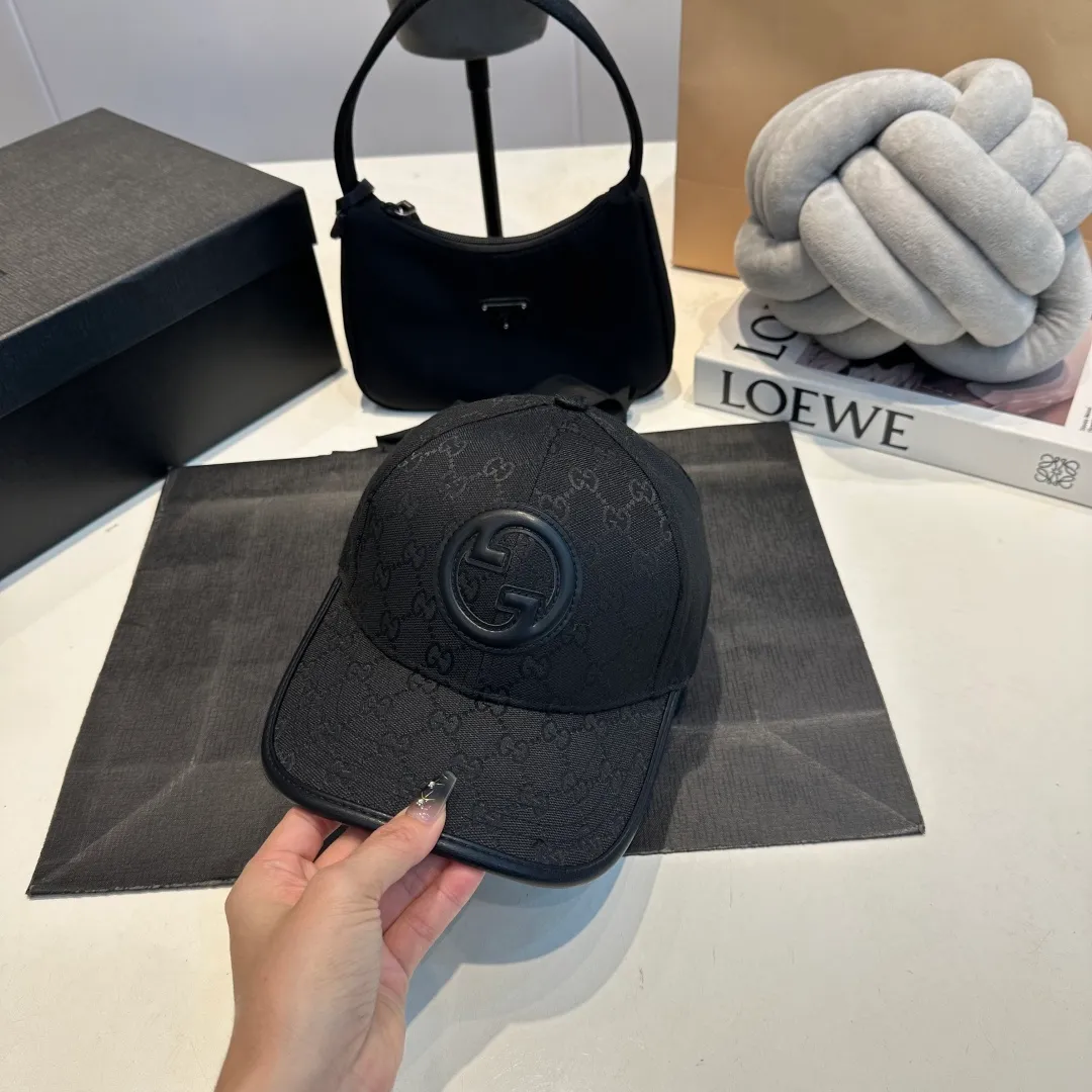 P56 GUCCI 2025 new baseball cap at the counter, very trendy! Casual and sports style, classic production, super easy to match!