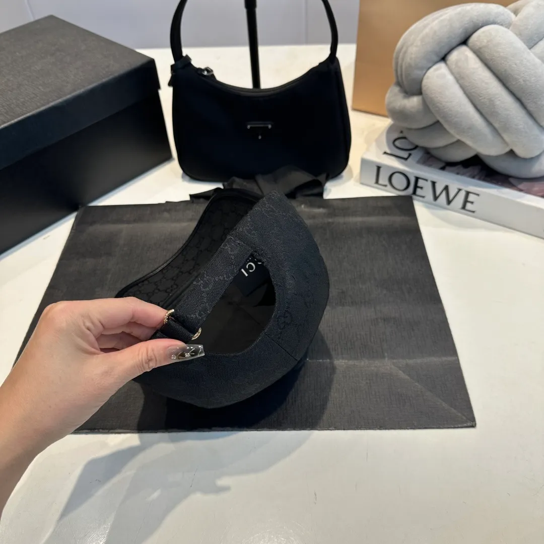 P56 GUCCI 2025 new baseball cap at the counter, very trendy! Casual and sports style, classic production, super easy to match!