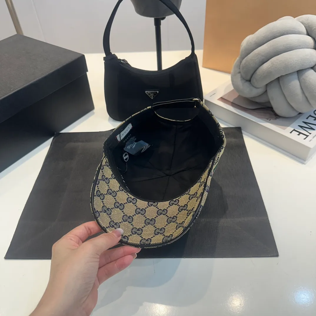P52 GUCCI Gucci baseball cap👒 The workmanship is very exquisite, high-end and classy! Low-key luxury, easy to carry!