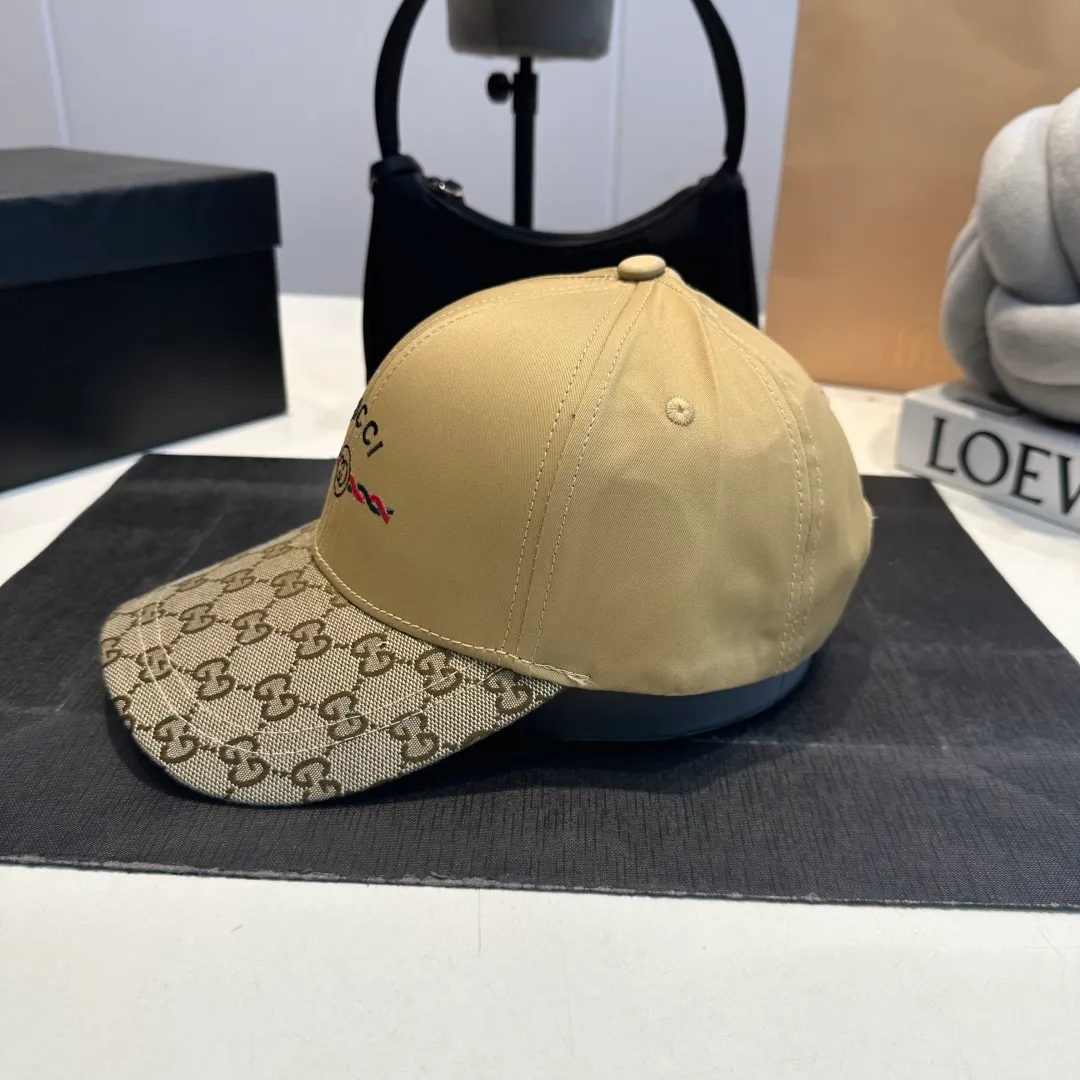 P56 Gucci Baseball Cap♥️GUCCI🧢New product from the official website, baseball cap, original quality, hot arrival 🔥🎩 The craftsmanship is very exquisite, high-end and classy! Low-key luxury, easy to carry! Running volume!
