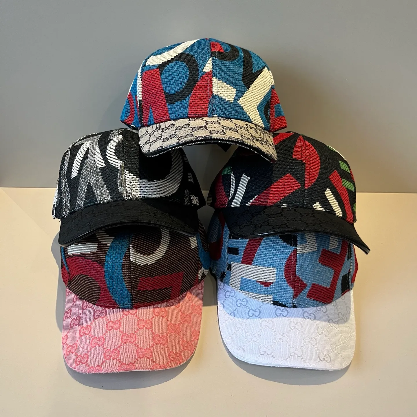 P60 Gucci Baseball Cap♥️GUCCI🧢New product from the official website, baseball cap, original quality, very popular 🔥🎩 The craftsmanship is very exquisite, high-end and classy! Low-key luxury, easy to carry! Running volume!