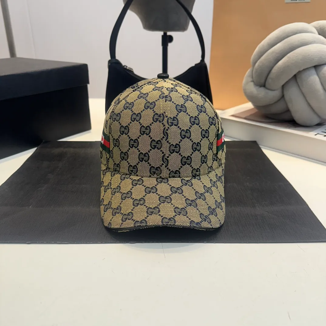 P54 GUCCI Gucci baseball cap👒 The workmanship is very exquisite, high-end and classy! Low-key luxury, easy to carry!