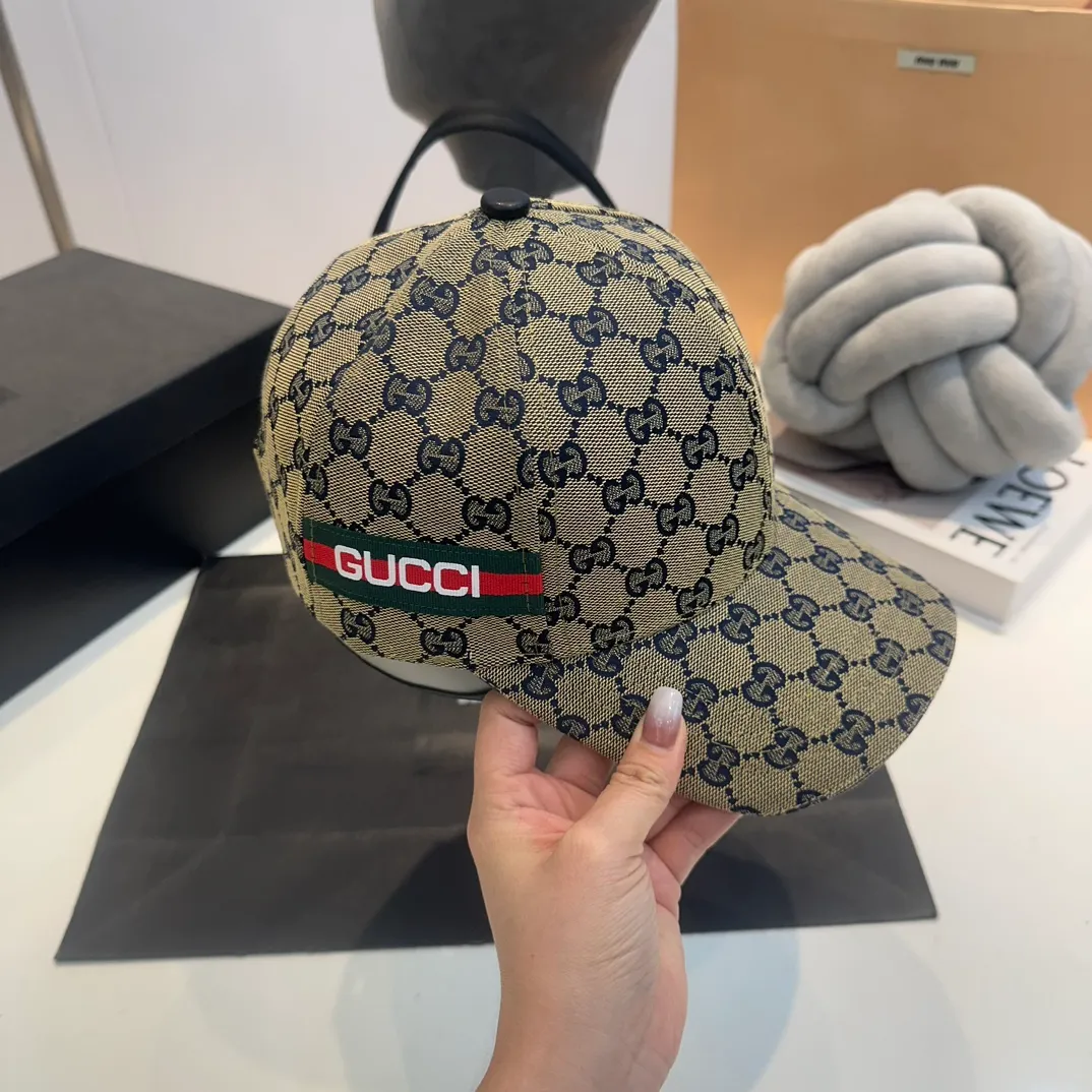 P54 GUCCI Gucci baseball cap👒 The workmanship is very exquisite, high-end and classy! Low-key luxury, easy to carry!