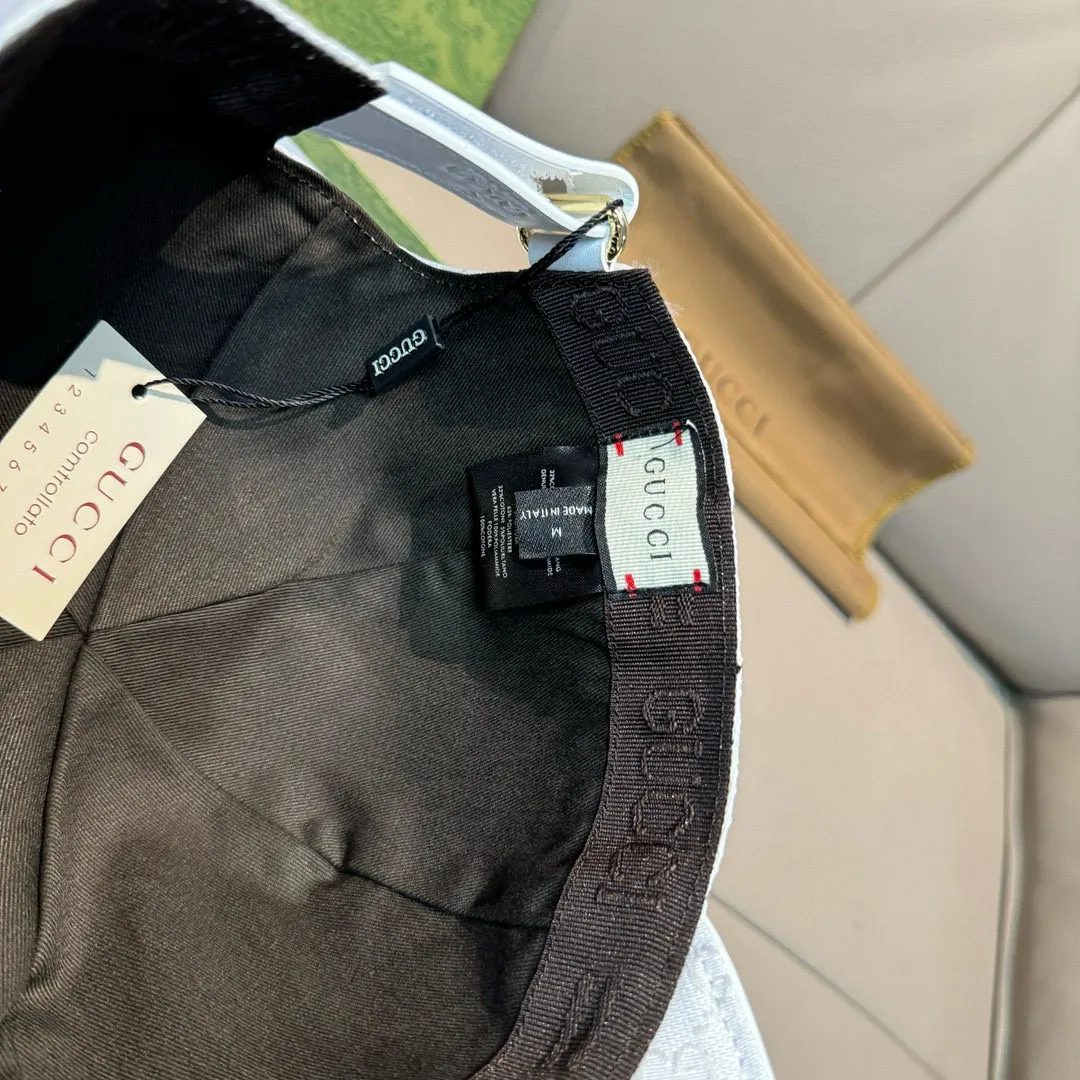 p900000 classic model! Apricot color, black, available in S and L sizes, Gucci (Gucci) classic original baseball cap 😍😍Customized with 1:1 mold opening at the counter, the highest version, original canvas fabric + first-layer cowhide, light and breathable! Photographed in real life, suitable for men and women in all seasons, basic head circumference 56cm, adjustable patches.