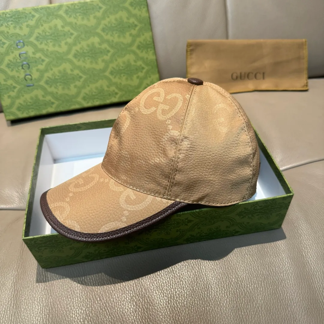 p90., Gucci Gucci’s new original baseball cap, large double G, 1:1 mold opening and customization at the counter, perfect matching pattern, original canvas fabric + first-layer cowhide, light and breathable! The basic head circumference is 56cm, and the patch is adjustable.