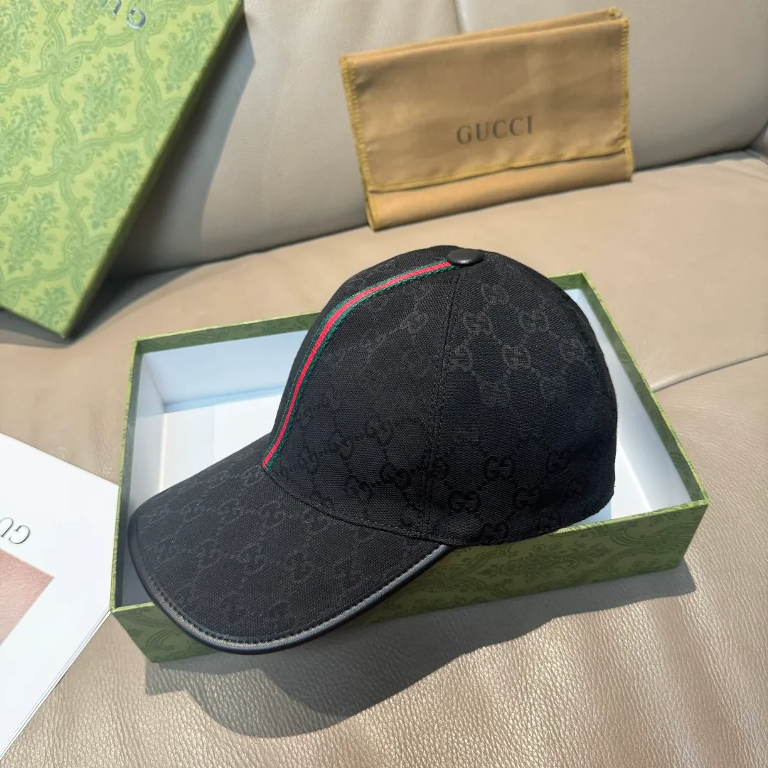 p90., Gucci (Gucci) classic original baseball cap, vertical small webbing, 1:1 mold customization, original canvas + first-layer cowhide, genuine leather edging, handsome and fashionable, popular purchasing agency, versatile style for men and women, great quality! The basic head circumference is 56cm, and the patch is adjustable.