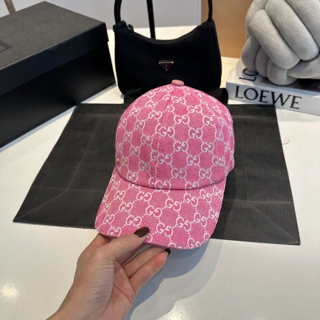 P60 Gucci Baseball Cap♥️GUCCI🧢New product from the official website, baseball cap, original quality, very popular 🔥🎩 The craftsmanship is very exquisite, high-end and classy! Low-key luxury, easy to carry! Running volume!