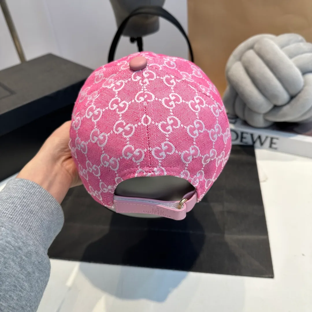 P60 Gucci Baseball Cap♥️GUCCI🧢New product from the official website, baseball cap, original quality, very popular 🔥🎩 The craftsmanship is very exquisite, high-end and classy! Low-key luxury, easy to carry! Running volume!
