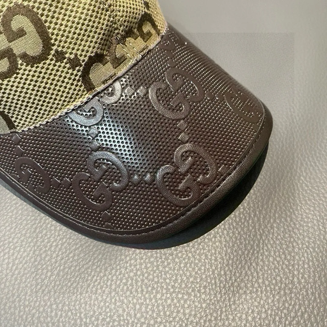 P90, Gucci (Gucci) classic original baseball cap, small double G cowhide stitching, 1:1 mold customization, excellent quality! The brim is embossed with first-layer cowhide, the quality is excellent! The basic head circumference is 56cm, the patch is adjustable, the original version is shipped in two colors from the counter, a hot seller!
