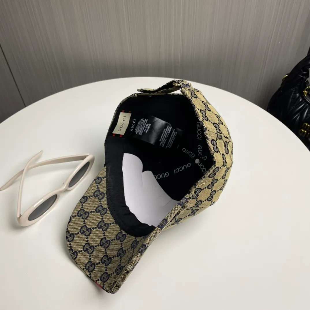 P56 [GUCCI Gucci]🌸2 official website is online simultaneously🎊 Korean version of the new British classic casual atmosphere customized model 1:1 original quality unisex baseball cap Meibang three-dimensional printed geological fabric high quality quality🔥🔥🔥