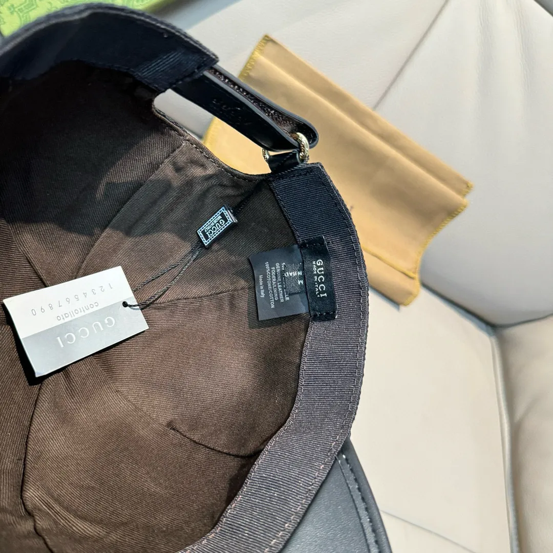 P90, Gucci (Gucci) classic original baseball cap, small double G cowhide stitching, 1:1 mold customization, excellent quality! The brim is embossed with first-layer cowhide, the quality is excellent! The basic head circumference is 56cm, the patch is adjustable, the original version is shipped in two colors from the counter, a hot seller!