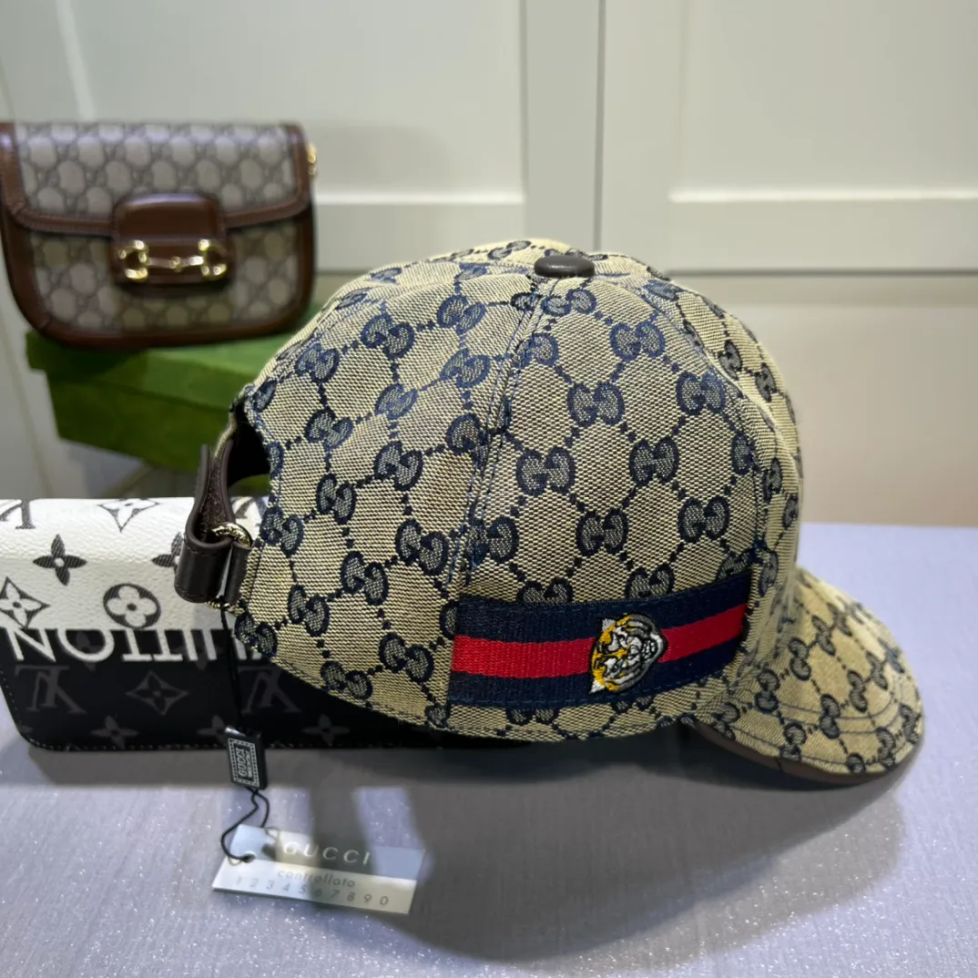 P90💰10,000-year-old classic model shipped! Gucci (Gucci) classic original baseball cap 😍😍Customized at the 1:1 counter mold, the highest version, original canvas + first layer of cowhide, pure cotton lining, light and breathable! Photographed in real life, suitable for men and women in all seasons, basic head circumference 56cm, adjustable patches.