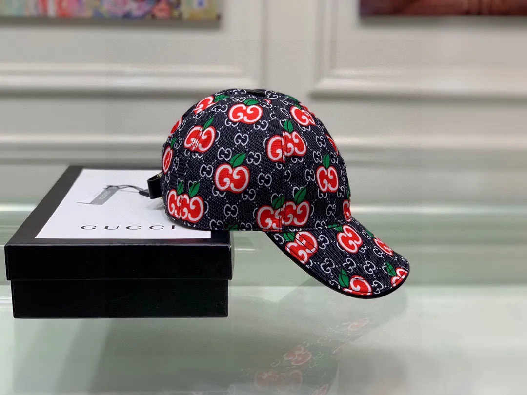 🉐️90 new models of Little Apple are shipped!  , Gucci's latest original baseball cap😍😍Customized at the counter with 1:1 mold opening, the highest version, original canvas fabric + first-layer cowhide, light and breathable! Photographed in real life, suitable for men and women in all seasons, basic head circumference 56cm, adjustable patches.