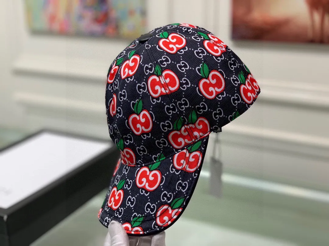 🉐️90 new models of Little Apple are shipped!  , Gucci's latest original baseball cap😍😍Customized at the counter with 1:1 mold opening, the highest version, original canvas fabric + first-layer cowhide, light and breathable! Photographed in real life, suitable for men and women in all seasons, basic head circumference 56cm, adjustable patches.