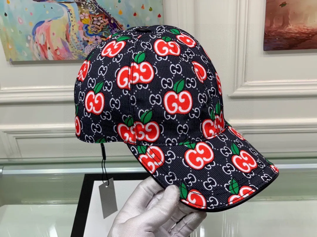🉐️90 new models of Little Apple are shipped!  , Gucci's latest original baseball cap😍😍Customized at the counter with 1:1 mold opening, the highest version, original canvas fabric + first-layer cowhide, light and breathable! Photographed in real life, suitable for men and women in all seasons, basic head circumference 56cm, adjustable patches.