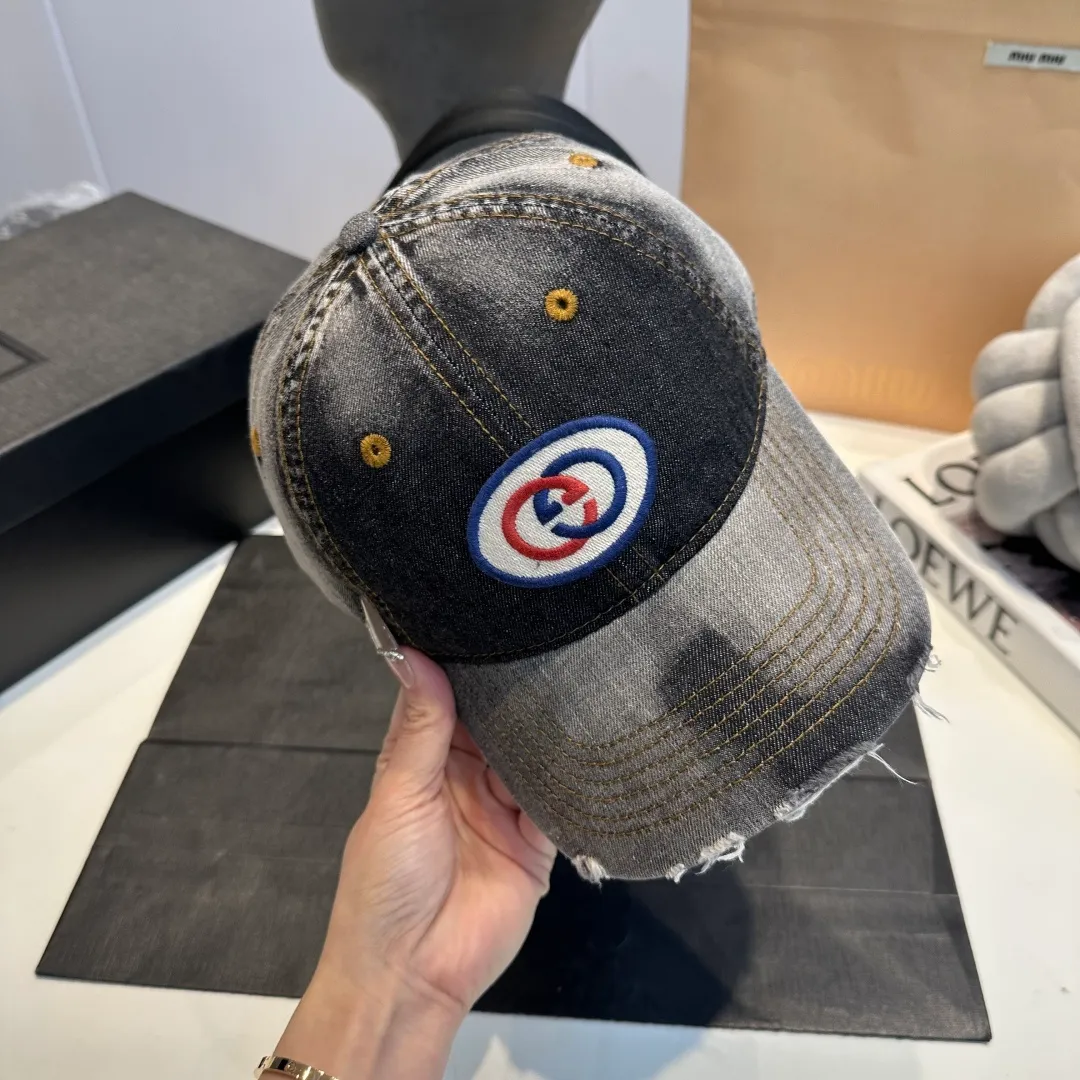 P60 Gucci Baseball Cap♥️GUCCI🧢New product from the official website, baseball cap, original quality, very popular 🔥🎩 The craftsmanship is very exquisite, high-end and classy! Low-key luxury, easy to carry! Running volume!