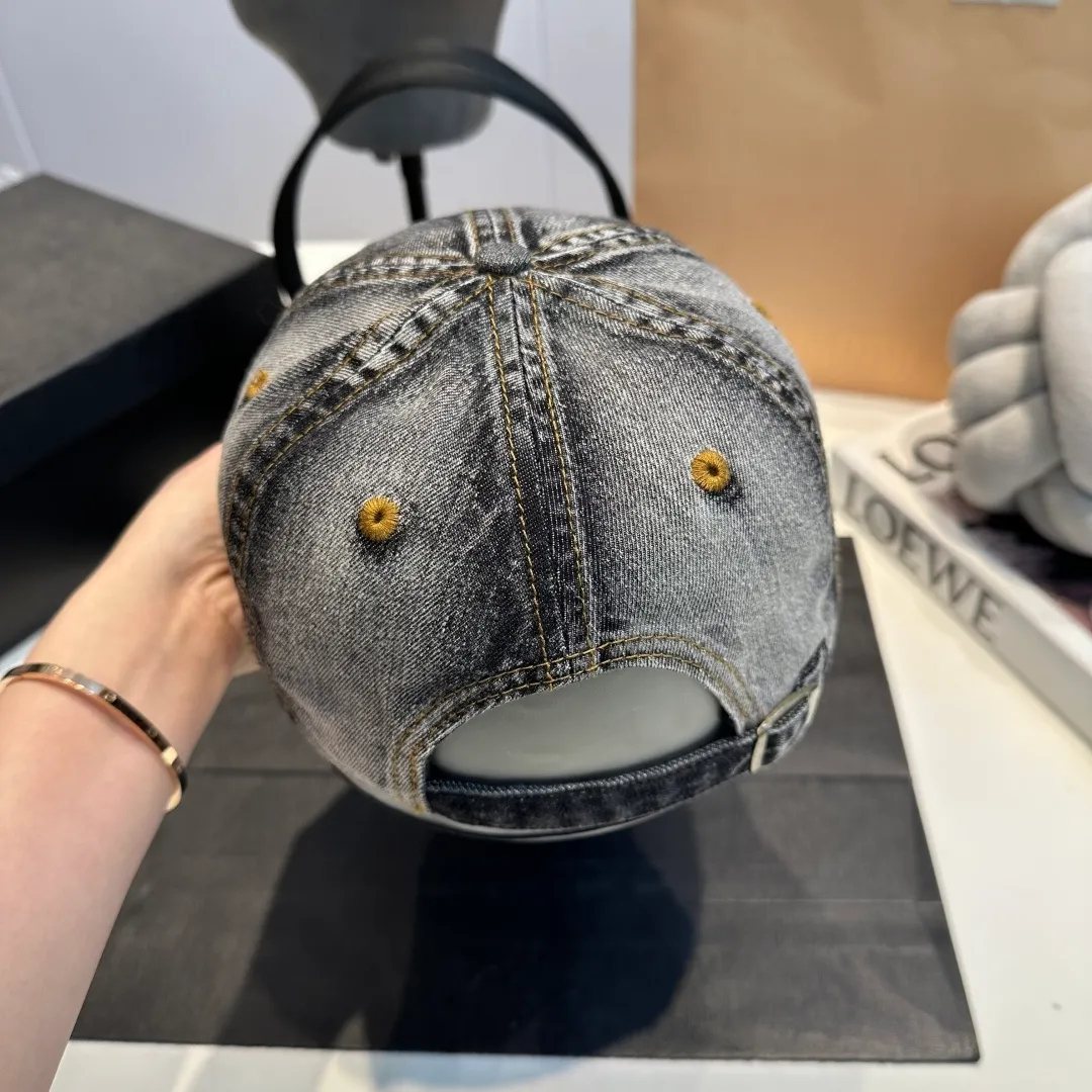 P60 Gucci Baseball Cap♥️GUCCI🧢New product from the official website, baseball cap, original quality, very popular 🔥🎩 The craftsmanship is very exquisite, high-end and classy! Low-key luxury, easy to carry! Running volume!