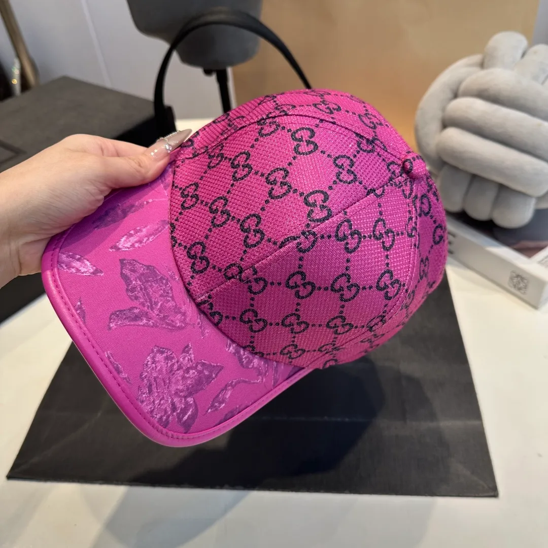 P56 Gucci Baseball Cap♥️GUCCI🧢New product from the official website, baseball cap, original quality, hot arrival 🔥🎩 The craftsmanship is very exquisite, high-end and classy! Low-key luxury, easy to carry! Running volume!