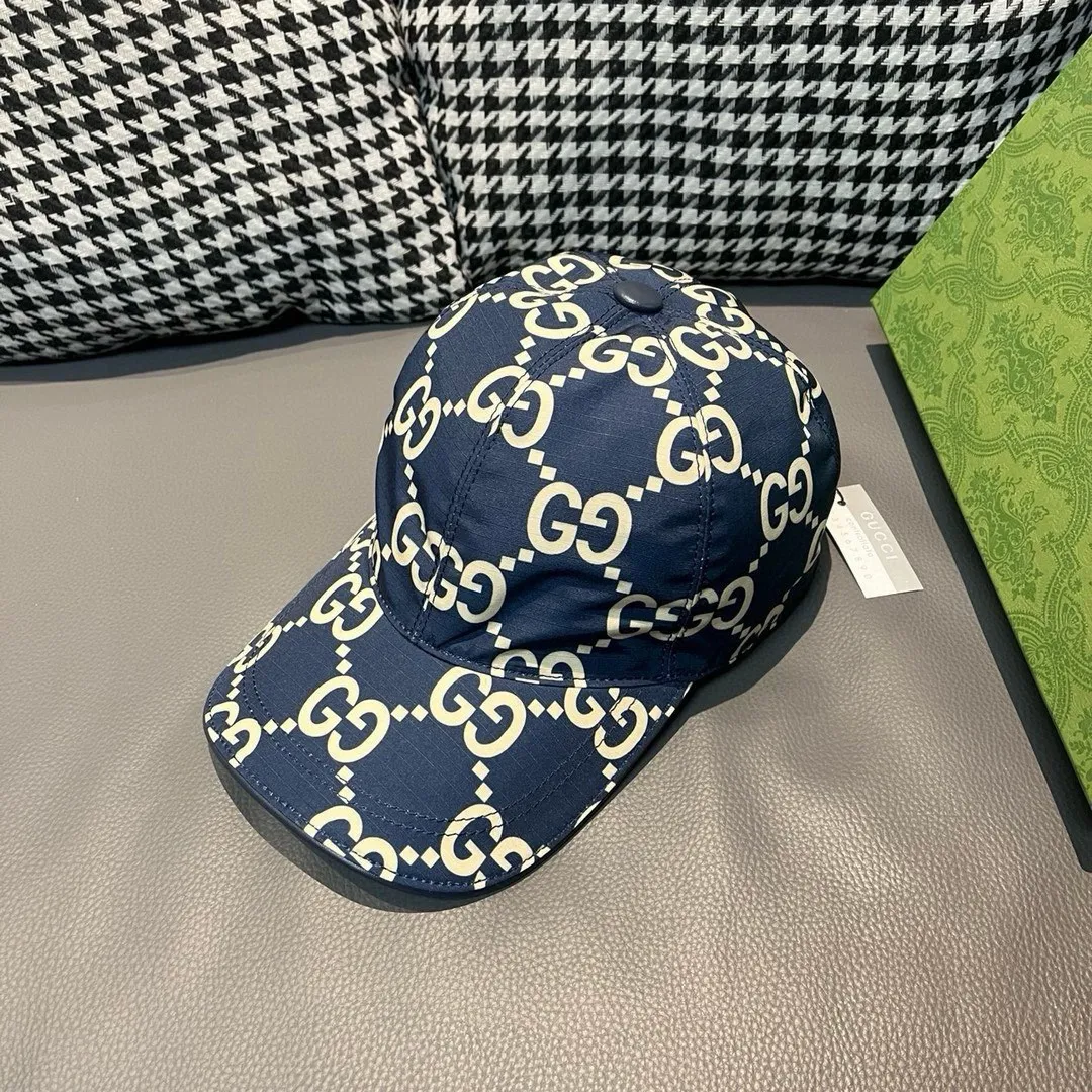 P90 new model shipped from the official website, Gucci's latest original baseball cap, large double G, 1:1 mold customization at the counter, perfect alignment, original canvas fabric + first-layer cowhide, light and breathable! The basic head circumference is 56cm, and the patch is adjustable.