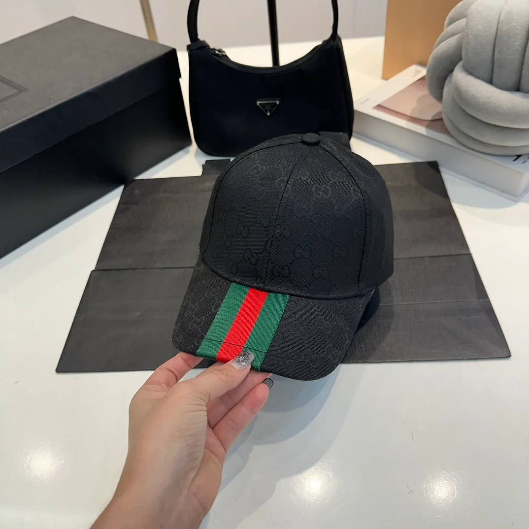 P54 Gucci Baseball Cap♥️GUCCI🧢New product from the official website, baseball cap, original quality, very popular 🔥🎩The craftsmanship is very exquisite, high-end and classy! Low-key luxury, easy to carry!